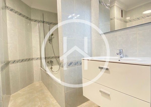 Luxurious apartment on the seafront of Radazul Bajo