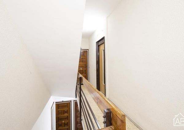 Bright & Spacious 3-Bedroom Apartment with Balcony in Gràcia