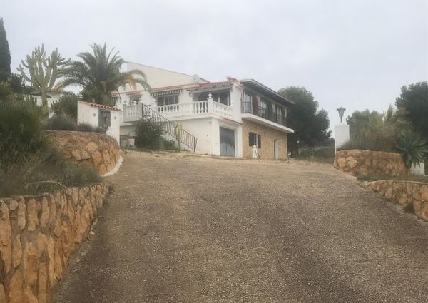 Detached Villa For Long Term Rental in Alfaz Del Pi
