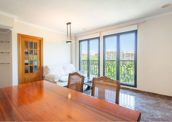 SE ALQUILA VIVIENDA CON VISTAS AL JARDÍN MÁS EXTENSO DE ESPAÑA