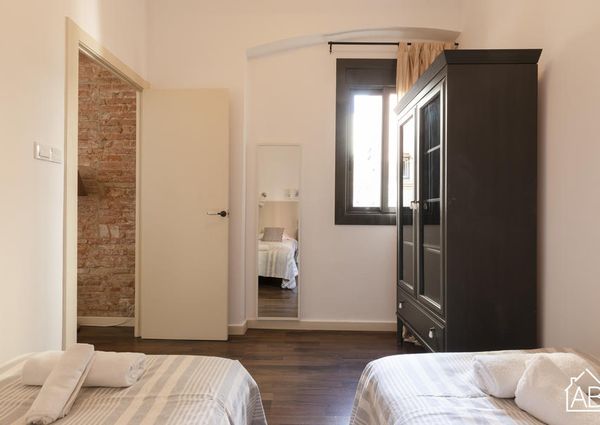 Lovely apartment, just one street from the Barcelona port