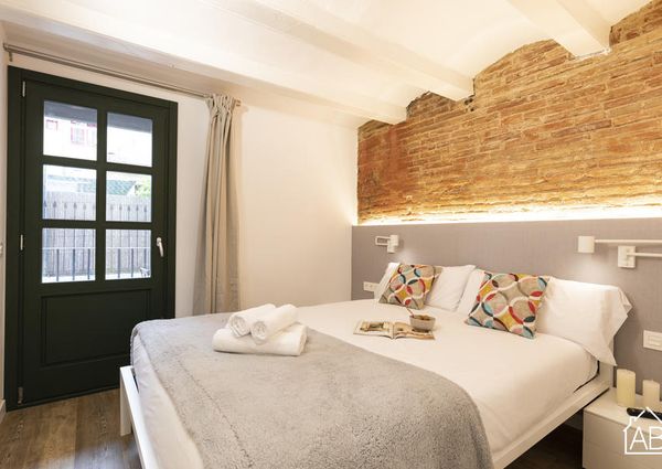 Recently refurbished two-bedroom apartment in Eixample with balcony