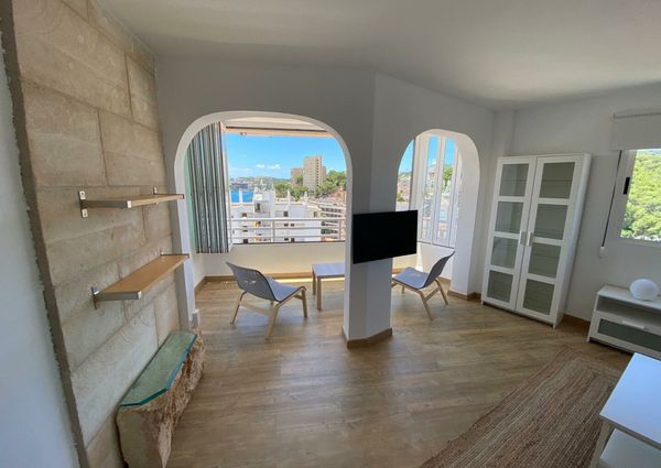 Apartment for rent in Cala Major with 2 bedrooms and sea views