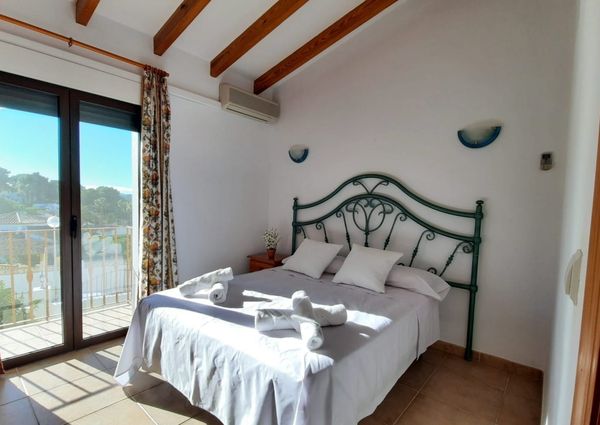 Se alquila de forma vacacional Chalet en Moraira