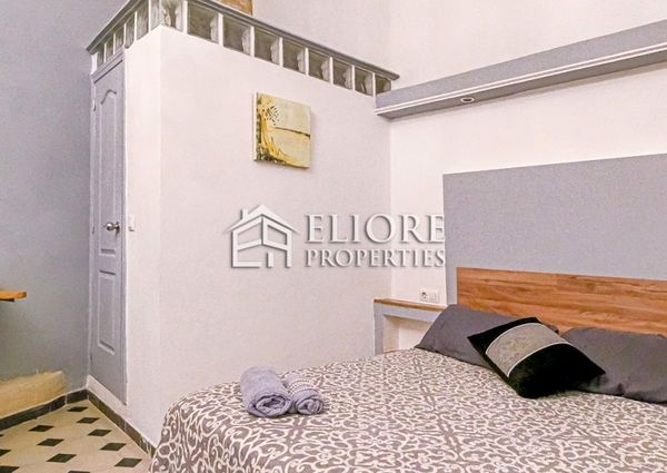 Estudio recién renovado con techos de 4 metros y balcón al lado de la Ciutadella