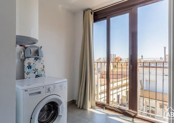 Trendy 2-bedroom Apartment with a Balcony in Poble Sec