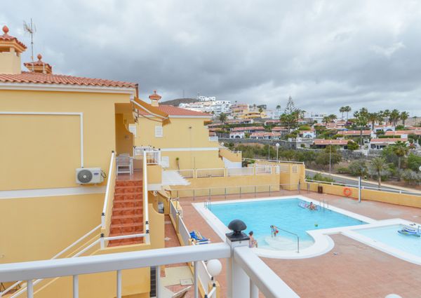 Apartment with partial sea views, in Loma Dos