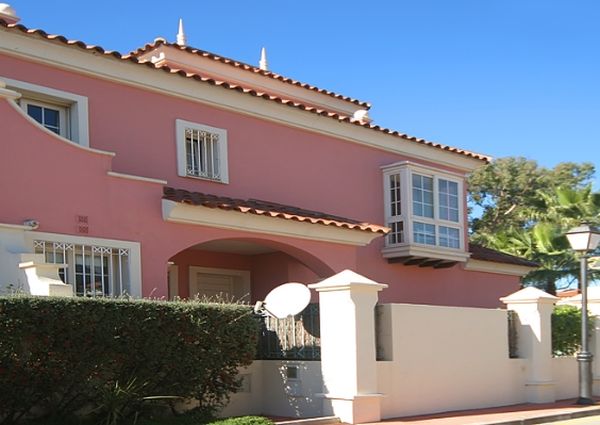 Villa for rent in Puerto Banús