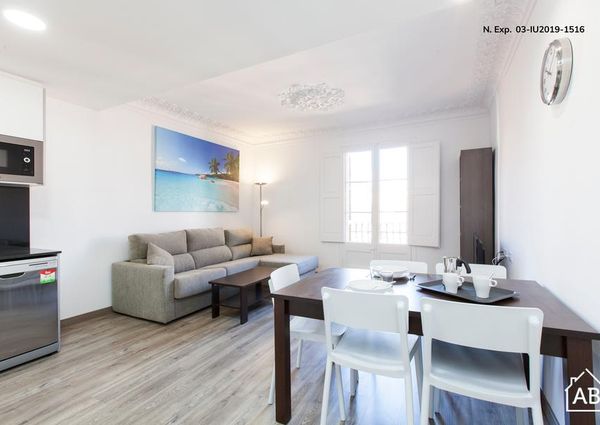 Beautiful 3-bedroom Apartment with a Balcony in Poble Sec