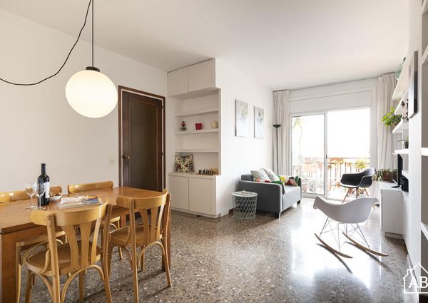 Spacious 4-bedroom apartment near the Sagrada Familia with balcony