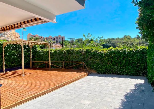 Three-bedroom apartment with garden in private urbanization Vallpineda