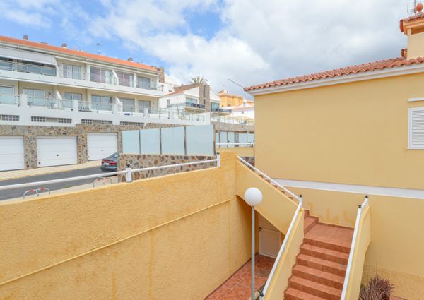 Apartment with partial sea views, in Loma Dos