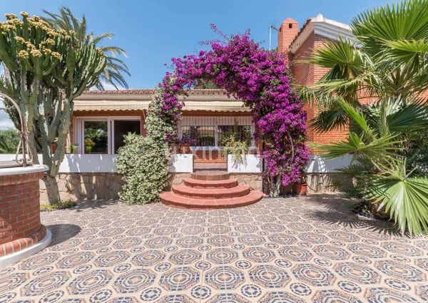Detached villa for rent with swimming pool in Benidorm