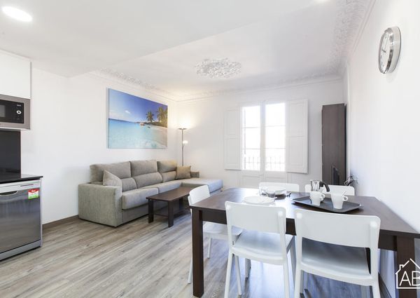 Modern 3-bedroom Apartment with a Balcony in Poble Sec