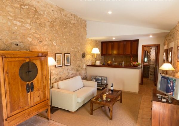 Cozy 1 bedroom cottage with garden and pool near Porto Cristo.