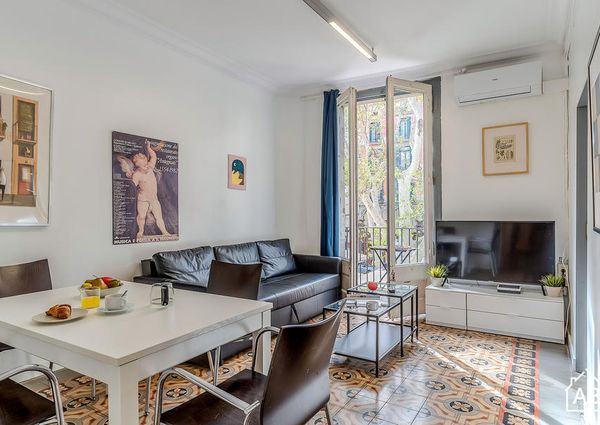 Cozy three-bedroom apartment on Las Ramblas