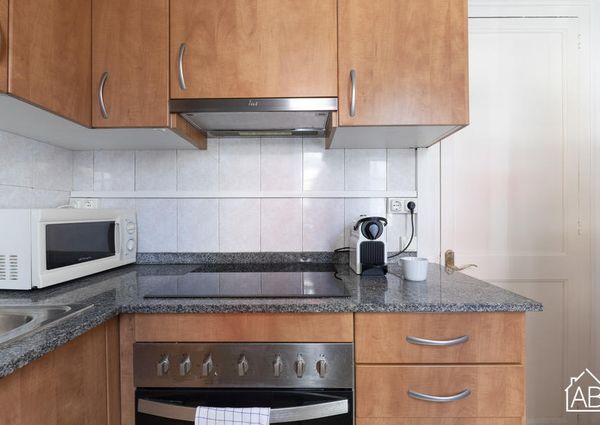 Bright and sunny apartment, only one street from the Barcelona port