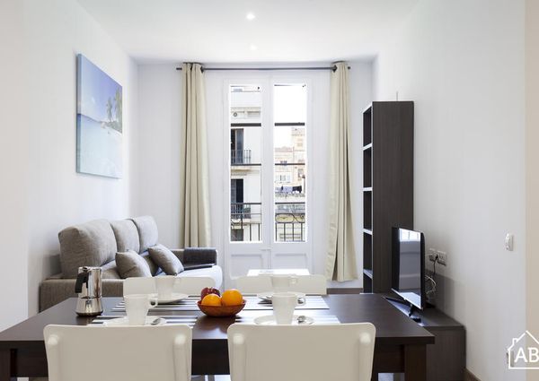 Stylish 3-bedroom Eixample Esquerra Apartment with a Balcony