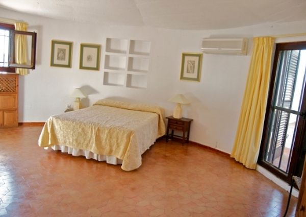Villa for rent in Benahavís