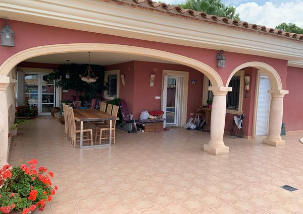 INDEPENDENT VILLA IN ALTEA FOR LONG STAYSpectacular independent villa located in Altea in the Galera de las Palmeras urbanization.