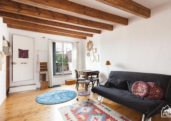 Lovely studio apartment with a terrace close to Las Ramblas