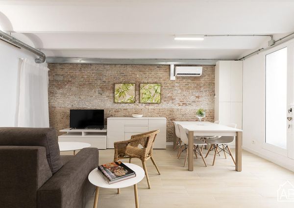 Trendy apartment for up to 4 people near Plaça Espanya and La Fira