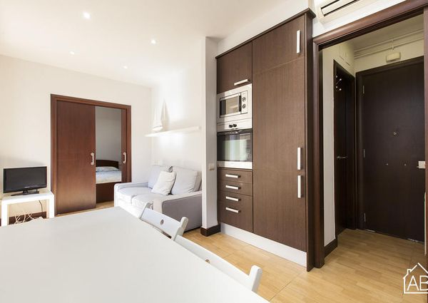 Cozy, contemporary apartment with perfect beach location