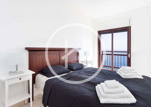 Spacious four-bedroom apartment with sea views in Radazul Bajo