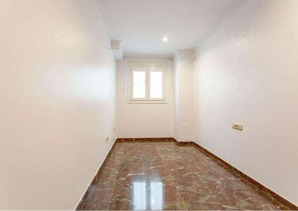 SE ALQUILA VIVIENDA CON VISTAS AL JARDÍN MÁS EXTENSO DE ESPAÑA