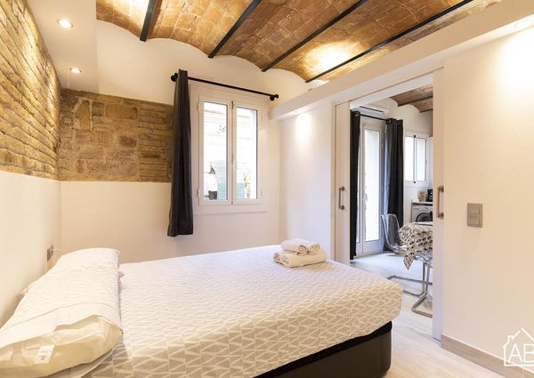 Beautifully refurbished one bedroom apartment found next to Barceloneta Beach