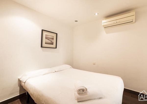 Modern 2-bedroom Apartment in El Born