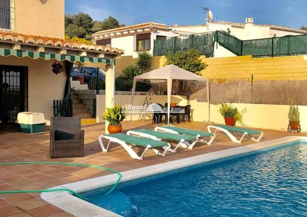 Detached villa with pool and bbq area for long term in Nerja