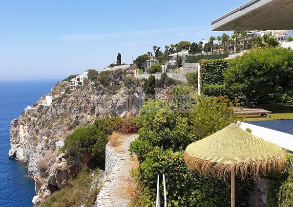 OUT OF MARKET_Beautiful and modern-design villa on a cliff overlooking the Mediterranean Sea