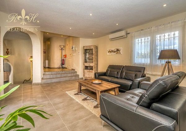 Detached villa for rent in El Albir, Alicante