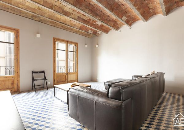 Spacious 2 Bedroom Apartment in El Born