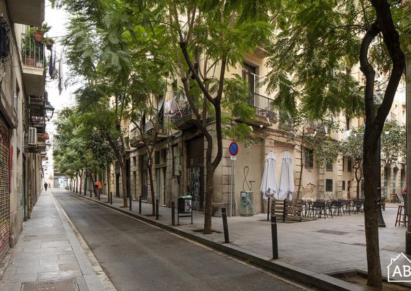 Bright Modern and Trendy Two Bedroom Apartment in the heart of Barcelona