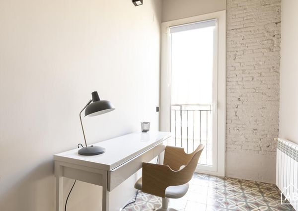 Charming Poble Nou Apartment with Balcony near to the Beach