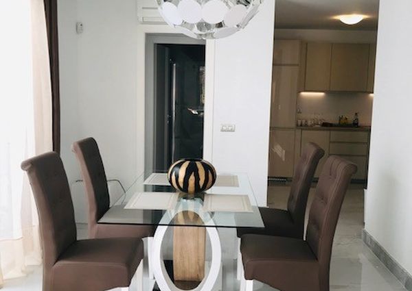 Short term rental of modern 3-bedroom villa in the center of Los Cristianos in residential complex Portofino.