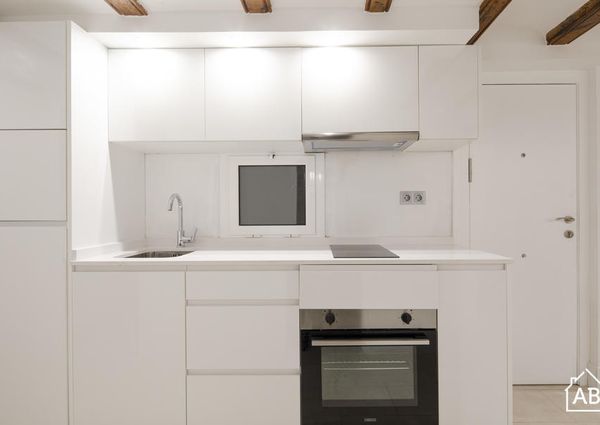 Minimalist and Modern Two Bedroom Apartment in the City Center