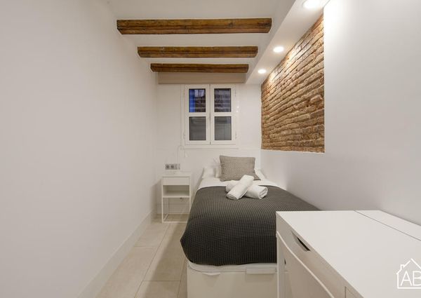 Bright Modern and Trendy Two Bedroom Apartment in the heart of Barcelona