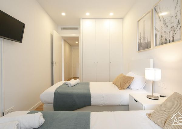 Beautiful 2 Bedroom Apartment with a Balcony and Communal Swimming Pool