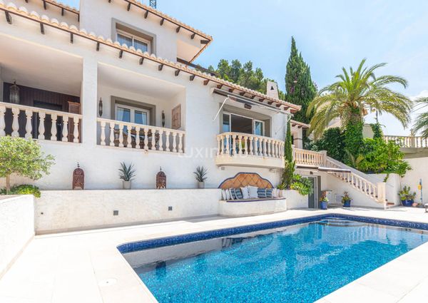 Long term rental villa with sea views in Altea Hills