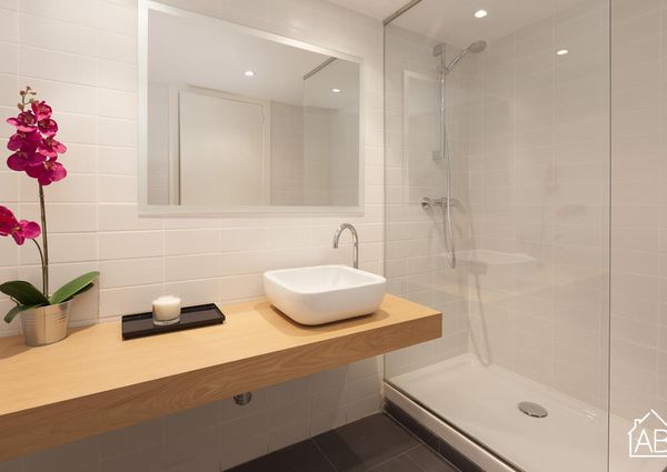 Spacious 2 bedroom apartment in the very centre of Barcelona