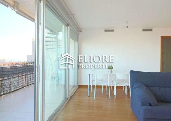 Bright penthouse with 2 private terraces and sea views!