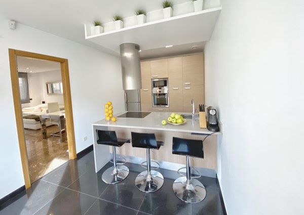 Modern house in a prime location in Molinar for rent