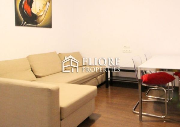 Renovated apartment right next to Plaça de Sant Jaume!