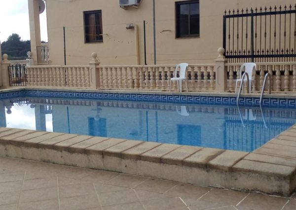 Se alquila para todo el año un estupendo Chalet adosado en Benissa