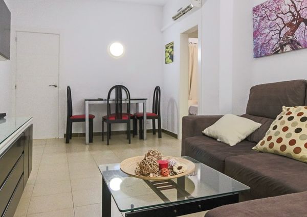 Newly renovated and furnished 2 minutes from Sagrada Familia.