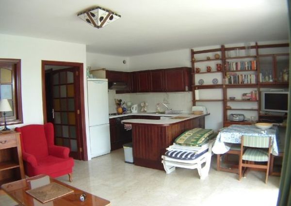 Se alquila coqueto apartamento  con jardines tropicales y piscina climatizada