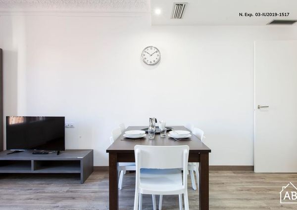 Stylish 3-bedroom Apartment with a Balcony in Poble Sec